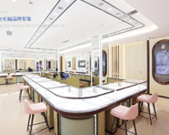 2014年，建立1500平米珠宝镶嵌现货批发中心；同年加入深圳市莆田同业珠宝商会成为副会长单位